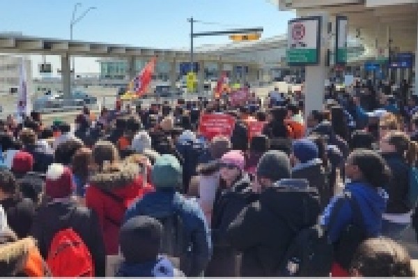 கனடா பியர்சன் விமான நிலையத்திற்கு செல்வோருக்கான அறிவுறுத்தல் | Toronto Pearson Warns Of Possible Delays