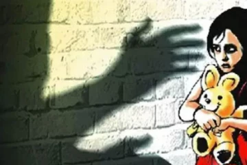 පාසල් සිසුවියන්ට ලිංගික අතවර කළ විදුහල්පති..