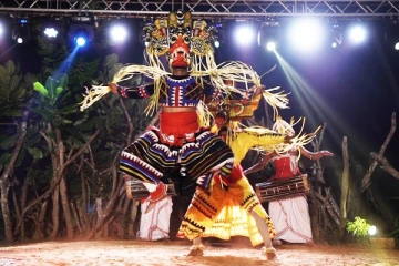 ஆட்டம் பார்க்கச் சென்ற காதலன்; பிடிக்காத காதலி உயிர் மாய்ப்பு