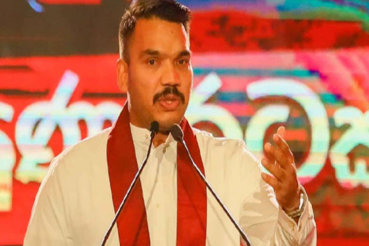 2029ஆம் ஆண்டு நாமலின் ஆட்சி உறுதி - மக்கள் சந்திப்பில் முழக்கமிட்ட பொதுஜன பெரமுன | Namal Rule Assured 2029 Podujana Peramuna Slogans 2029ஆம் ஆண்டு நாமலின் ஆட்சி உறுதி - மக்கள் சந்திப்பில் முழக்கமிட்ட பொதுஜன பெரமுன | Namal Rule Assured 2029 Podujana Peramuna Slogans