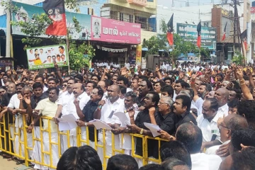 அதிமுக தொண்டர்கள் மனித வெடிகுண்டுகளாக மாறுவார்கள் - ஆர்.பி.உதயகுமார் எச்சரிக்கை