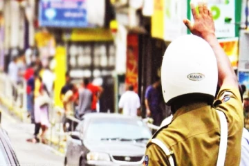 தமிழர் பகுதியில் இலஞ்சம் பெற்ற பொலிஸ் உத்தியோகத்தர்கள் கைது