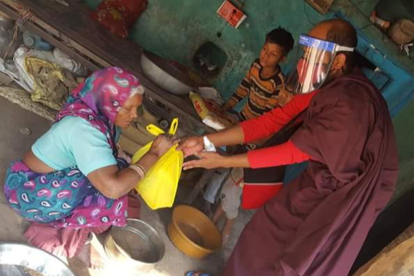 වෙසක් පෝදා සිදු කළ පුණ්‍ය කර්මයක් ...... | Srilanka Buddihst