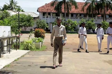 கல்விக்கு வயது தடை இல்லை : 80 வயதில் கணித பாடத்திற்கு தோற்றிய முதியவர்