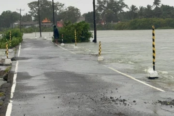 ஆபத்தாக மாறியுள்ள வட்டுவாகல் பாலம்; பயணிப்போர் அவதானம்