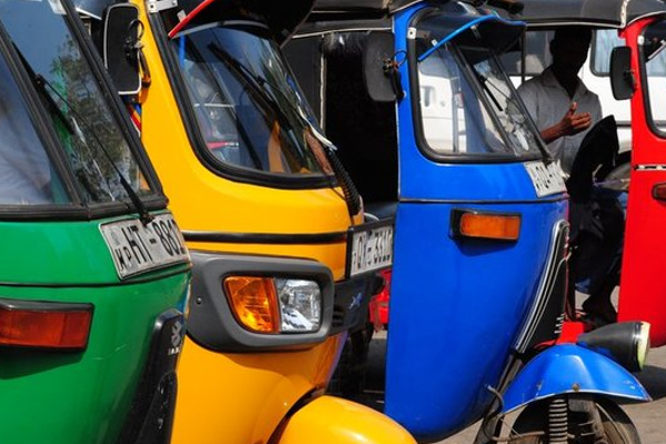 யாழில் முச்சக்கரவண்டி சாரதிகளையும் விட்டுவைக்காத கொள்ளையர்கள்! | Thieves Who Do Not Spare Tricycle Drivers