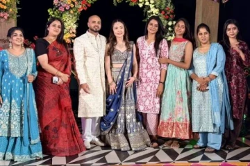 ஒன்றாக பிரபலத்தின் திருமண விழாவில் கலந்துகொண்ட எதிர்நீச்சல் தொடர்கிறது சீரியல் நடிகைகள்... புகைப்படங்கள் இதோ