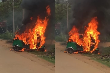 மன்னாரில் திடீரென தீப்பற்றிய முச்சக்கரவண்டி - அதிஸ்டவசமாக தப்பிய சாரதி