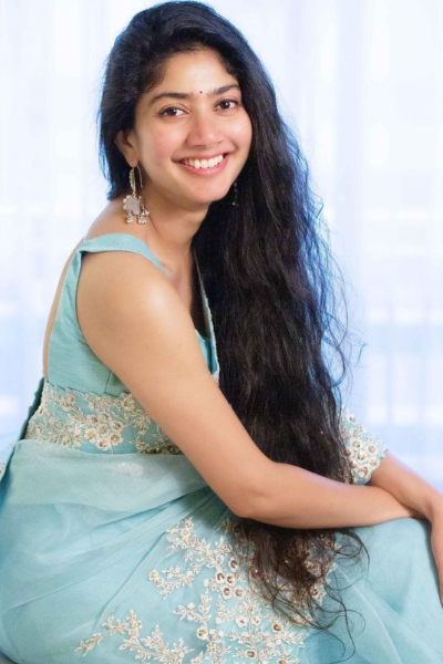 கல்கி படத்திலிருந்து வெளியேறிய தீபிகா படுகோன்.. அவருக்கு பதிலாக இந்த முன்னணி நடிகை நடிக்கிறாரா? | Sai Pallavi Is Going To Replace Deepika In Kalki