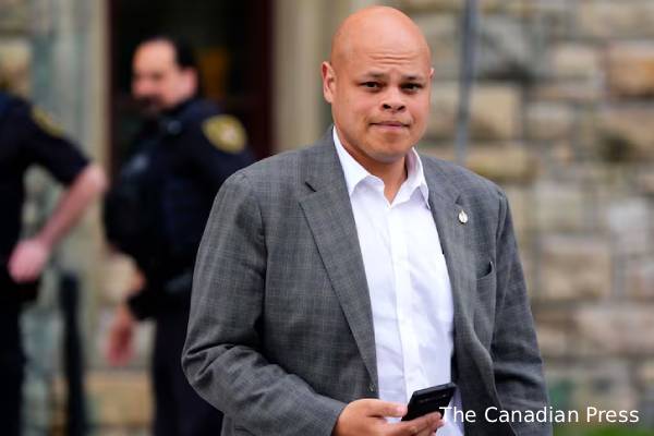 அமெரிக்க ஜனாதிபதி ட்ரம்பிடமிருந்து கனேடியர்களுக்கு ஒரு செய்தி | Trump Gave Message For Canadians To Mp Jivani