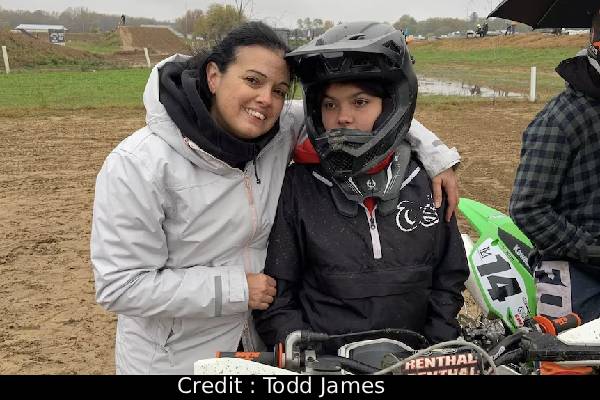 காட்டு நாய்கள் சூழ சுயநினைவிழந்து கிடந்த கனேடிய பெண் இவர்தான்: விவரங்கள் வெளியாகின | Canadian Girl Parents Found Who Dies In Australia