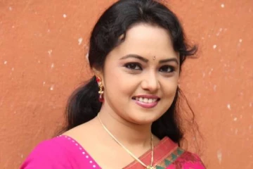 40 வயதுக்கு மேல் திருமணம் செய்துகொண்டது ஏன்?- உண்மையில் எனது வயது 44 இல்லை, நடிகை ஓபன் டாக்