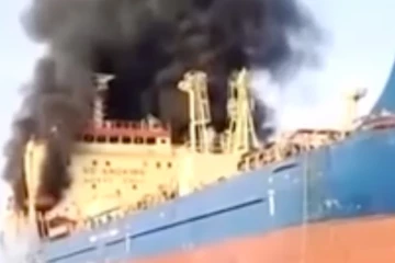 හෝමූස් සමුද්‍ර සන්ධිය අසලදී නෞකාවකට ඉරානයෙන් දරුණු ප්‍රහාරයක්