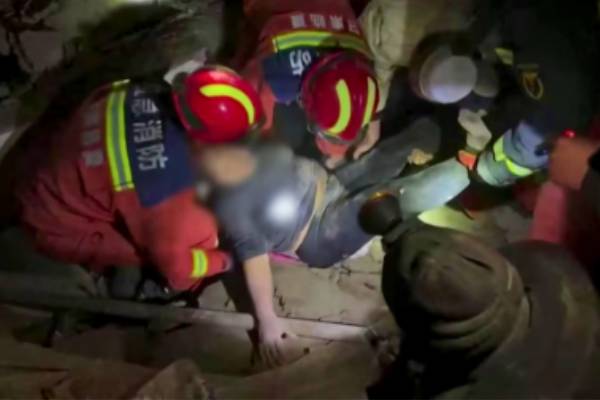 சீனாவில் பாரிய பூகம்பம் - 111 பேர் பலி | Massive Earthquake In China 111 Dead