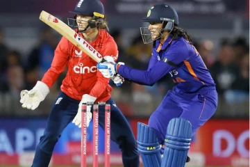 பவுண்டரிகளை விரட்டிய மந்தனா! இங்கிலாந்துக்கு தரமான பதிலடி