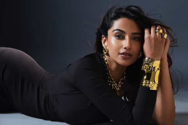 நிறம் மற்றும் அழகு குறித்து கேலி! யாரும் திருமணம் செய்யமாட்டார்கள் என கிண்டல்.. மனம் திறந்து பேசிய மீனாட்சி சவுத்ரி | Meenakshi Chaudhary About Her Emotional Journey