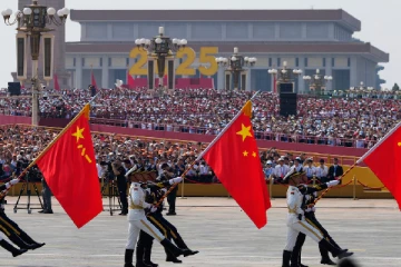 சீனாவில் பிரம்மாண்ட இராணுவ அணிவகுப்பு