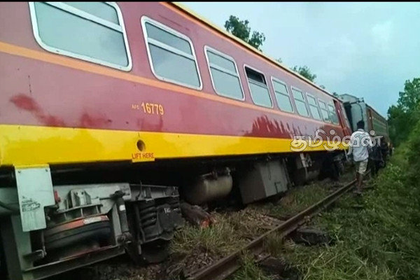 யாழ். தேவி தடம் புரண்டு விபத்து! வடக்கிற்கான தொடருந்து சேவைகள் பாதிப்பு (Photos) | Yal Devi Sri Lanka Train Service