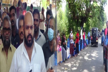 மட்டக்களப்பில் எரிபொருள் இன்மையால் ஆர்ப்பாட்டத்தில் ஈடுபட்ட பொதுமக்கள் (Photos)