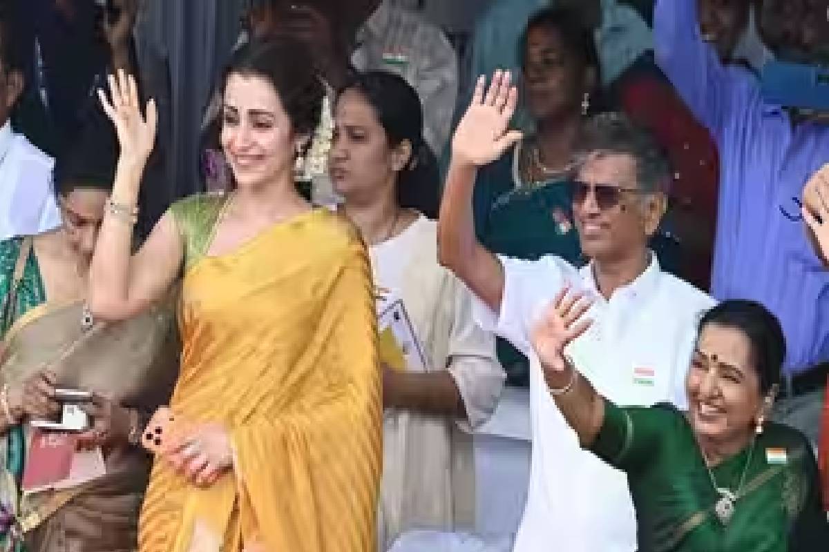 viral photos: விஜய் கொடி ஏற்றிய முதல் சுதந்திர தின விழா : முதல் வரிசையில் திரிஷா! | Cm Vijay 1St Independence Day Trisha Joined