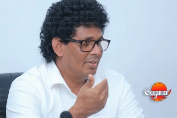 වෙළෙඳ ප්‍රජාව උණුසුම් වෙයි! ඇමති වසන්තට කට උත්තර නැහැ