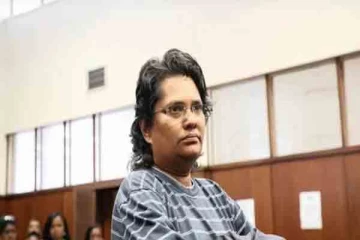 மகாத்மா காந்தியின் கொள்ளு பேத்திக்கு 7 ஆண்டுகள் சிறை