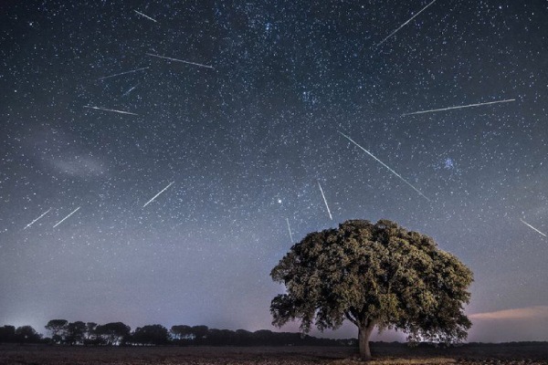 இலங்கைக்கு அருகில் அதிக விண்கற்கள் - அதிகாலையில் காணமுடியும் | Solar Eclipse Meteor Shower Now Days
