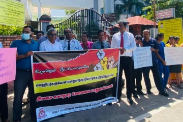 மட்டக்களப்பில் 12 வைத்தியசாலைகளுக்குப் பூட்டு: வெளியான காரணம் (Photos)