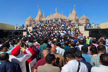 அபுதாபியில் இந்து கோயில்; அடேங்கப்பா.. ஒரே நாளில் இவ்வளவு பேர் தரிசனமா?