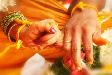 யாழில் அதிர்ச்சி சம்பவம் ; பட்டதாரி மகள்களுக்கு திருமணமாகாததால் தந்தை எடுத்த விபரீத முடிவு