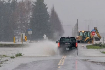 தொடரும் கனமழை... கனேடிய மாகாணத்தில் மக்கள் வெளியேற உத்தரவு