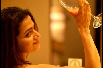 38 வயதான VJ டிடியா இது!! இளம் நடிகைகளை மிஞ்சிய கிளாமரில் வெளியிட்ட வீடியோ..