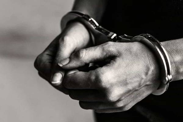 தாய் மற்றும் மகளுடன் தகாத வகையில் இருந்த தேரர் கைது | Thera Arrested For Behavior Mother And Daughter