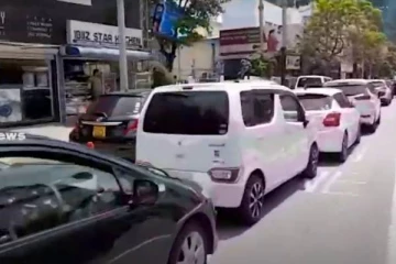 இலங்கைக்கு எரிபொருள் கப்பல்கள் வந்தாலும், நீண்ட வரிசையில் நிற்கும் மக்கள்!