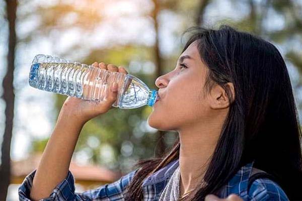 காலையில் வெறும் வயிற்றில் தண்ணீர் குடிப்பதால் கிடைக்கும் பயன்கள் என்ன தெரியுமா? | Benefits Drinking Water When Wake Up The Morning