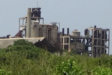 தமிழர் பகுதியிலிருந்து இரும்பை களவாடும் இராஜாங்க அமைச்சர்