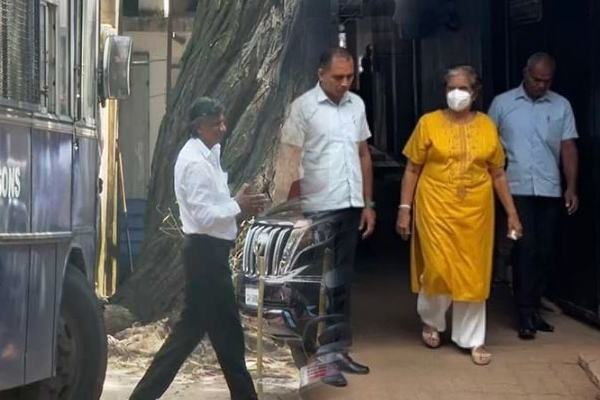 சிறைசாலைக்கு சென்ற முன்னாள் ஜனாதிபதி சந்திரிக்கா; யாரை சந்தித்தார்? | Ex President Chandrika Visited Prison Ekanayake