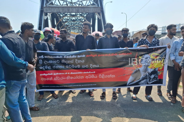 மட்டக்களப்பில் தமிழ் தலைமைகளினால் இடையில் கைவிடப்பட்ட கரிநாள் போராட்டம்...! | Batticaloa Black Day Protest Police Crackdown