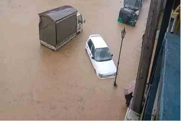 வெள்ளத்தில் மிதக்கிறது பண்டாரவளை (படங்கள்) | Bandarawela City Will Be Flooded