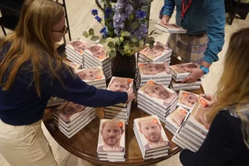 ஒரே நாளில் 400,000க்கும் மேல் விற்பனையாகிய இளவரசர் ஹரியின் நூல்!