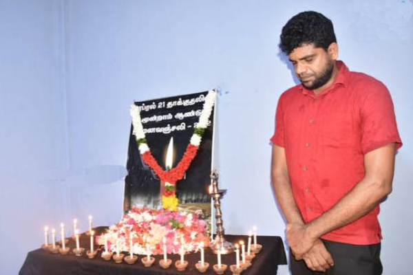 இலங்கை வரலாற்றில் மறக்கமுடியாத நாள்: மக்களின் துயரத்தை கண்டுகொள்ளாத ராஜபக்சக்கள் | Sri Lanka Easter Bombings Tribute People Today இலங்கை வரலாற்றில் மறக்கமுடியாத நாள்: மக்களின் துயரத்தை கண்டுகொள்ளாத ராஜபக்சக்கள் | Sri Lanka Easter Bombings Tribute People Today