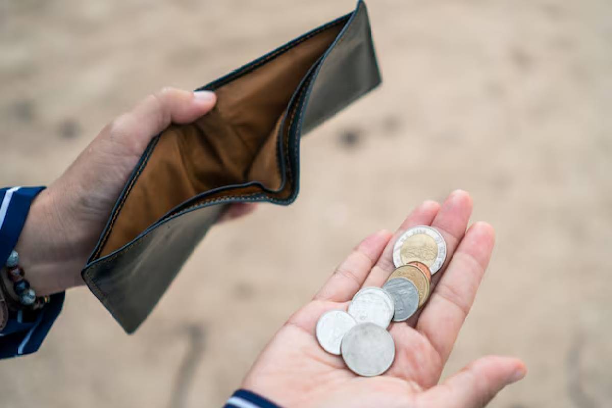 இந்த 5 பழக்கங்கள் தான் வறுமைக்கு காரணம்... எச்சரிக்கும் கருட புராணம்! | Never Do These 5 Mistakes For Wealth Garuda Purana