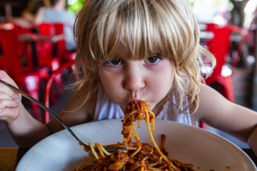 குழந்தைகளை அனுமதிக்கமாட்டோம்; அமெரிக்கா உணவகம் அதிரடி அறிவிப்பு!