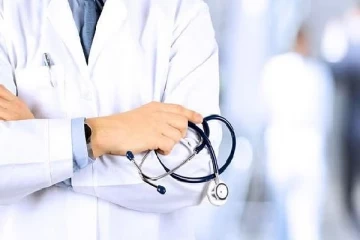 நானூறு மருத்துவர்கள் தலைமறைவு
