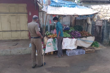 யாழில் பொலிஸாரால் விரட்டியடிக்கப்பட்ட வியாபாரி!