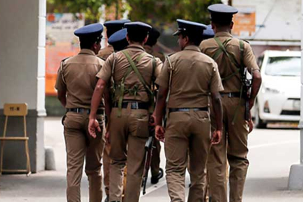 சிறையில் தொலைபேசி பாவனை: தேடுதல் வேட்டையில் சிக்கிய பொருட்கள் | Phones Kept In Prisons