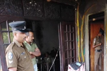 திடீரென அறைக்குள் ஏற்பட்ட தீ:தந்தை மரணம்:சிகிச்சை பெற்று வந்த தாயும் மரணம்