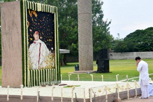 ராஜீவ் காந்தி நினைவிடத்தில் ராகுல் காந்தி மரியாதை | Rahul Gandhi Tributes At Rajiv Gandhi Memorial ராஜீவ் காந்தி நினைவிடத்தில் ராகுல் காந்தி மரியாதை | Rahul Gandhi Tributes At Rajiv Gandhi Memorial