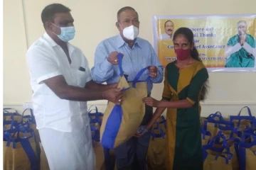 லண்டன் ஓம் சரவணபவ சேவா சங்கத்தின் ஏற்பாட்டில்  வழங்கப்பட்ட உலர் உணவுப்பொதிகள்
