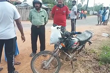 யாழில் வாகன விபத்து: ஒருவர் படுகாயம் (photos)